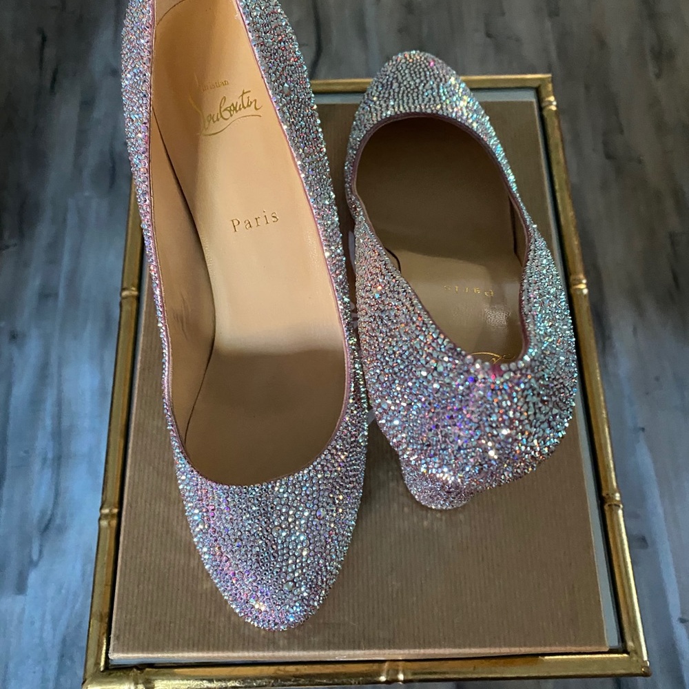 SOLD NIB RARE LOUBOUTIN
Dorothy Suede Metal/Strass